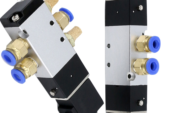 Zwarte Elektromagnetische Pneumatische Cilinderklep 1/8“ Pijp Vijf Bidirectionele Positie